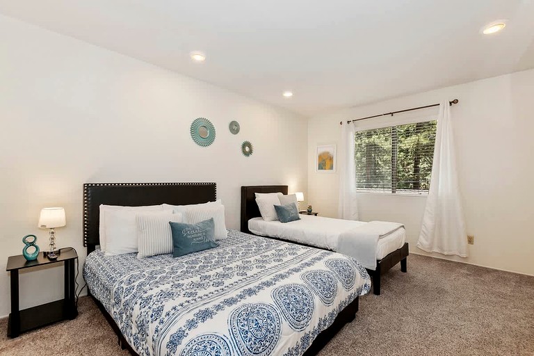 Cabins (United States of America, Big Bear Lake, California)