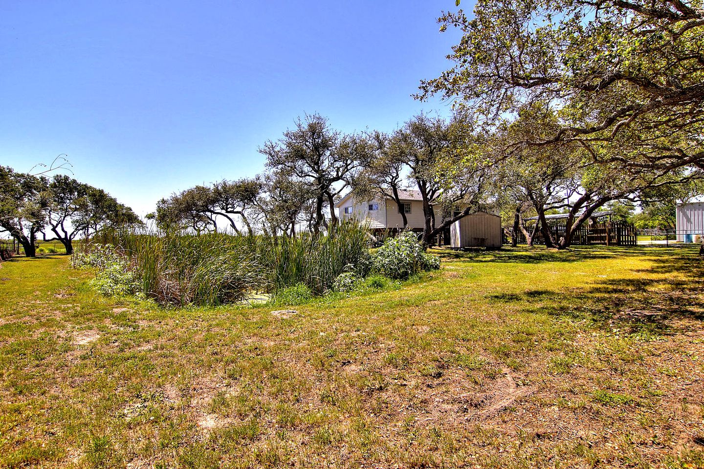 Family Style Fishing Cabin with Porch and Grill Perfect for Group Getaways on the Conn Brown Harbour, Aransas Pass Texas