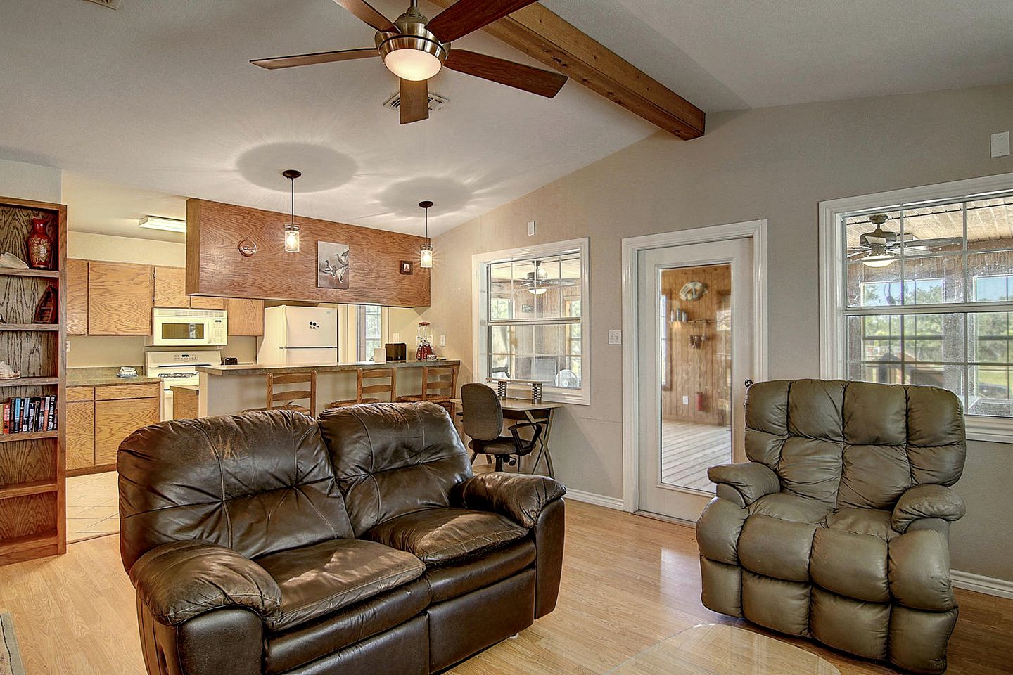 Family Style Fishing Cabin with Porch and Grill Perfect for Group Getaways on the Conn Brown Harbour, Aransas Pass Texas