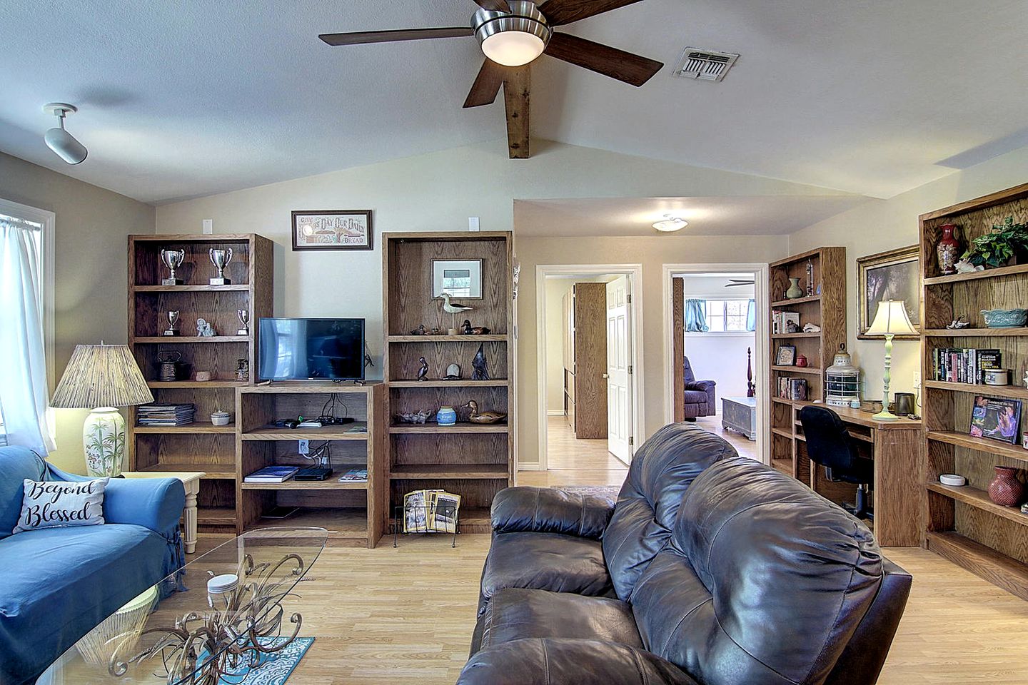 Family Style Fishing Cabin with Porch and Grill Perfect for Group Getaways on the Conn Brown Harbour, Aransas Pass Texas