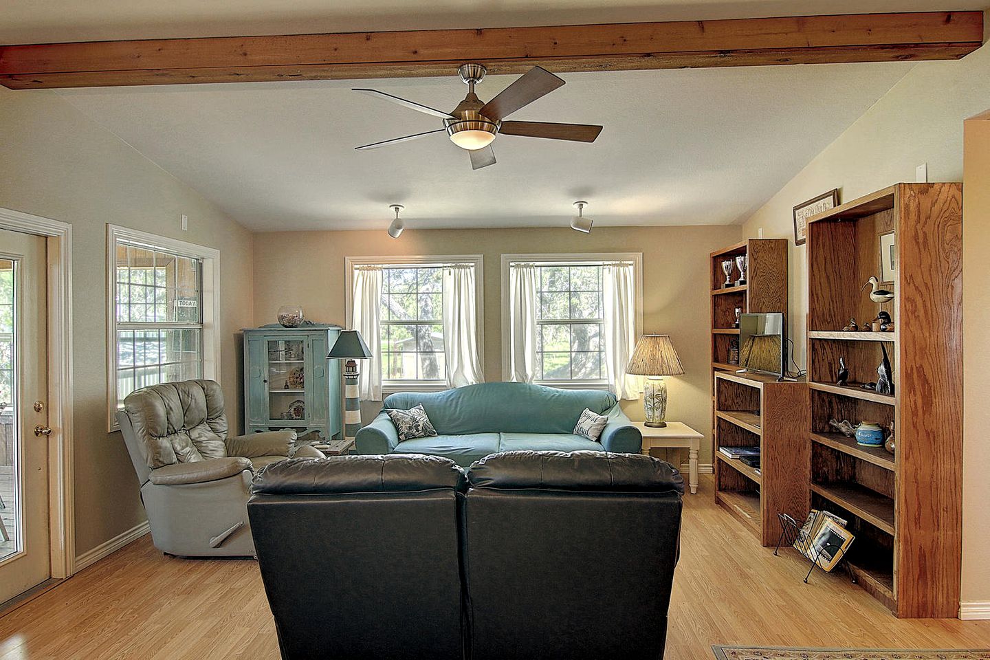 Family Style Fishing Cabin with Porch and Grill Perfect for Group Getaways on the Conn Brown Harbour, Aransas Pass Texas