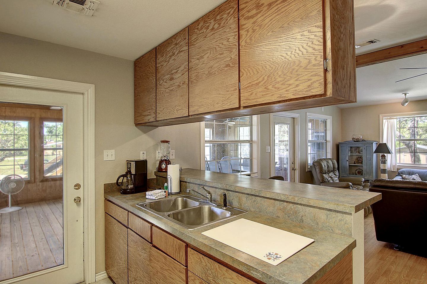 Family Style Fishing Cabin with Porch and Grill Perfect for Group Getaways on the Conn Brown Harbour, Aransas Pass Texas