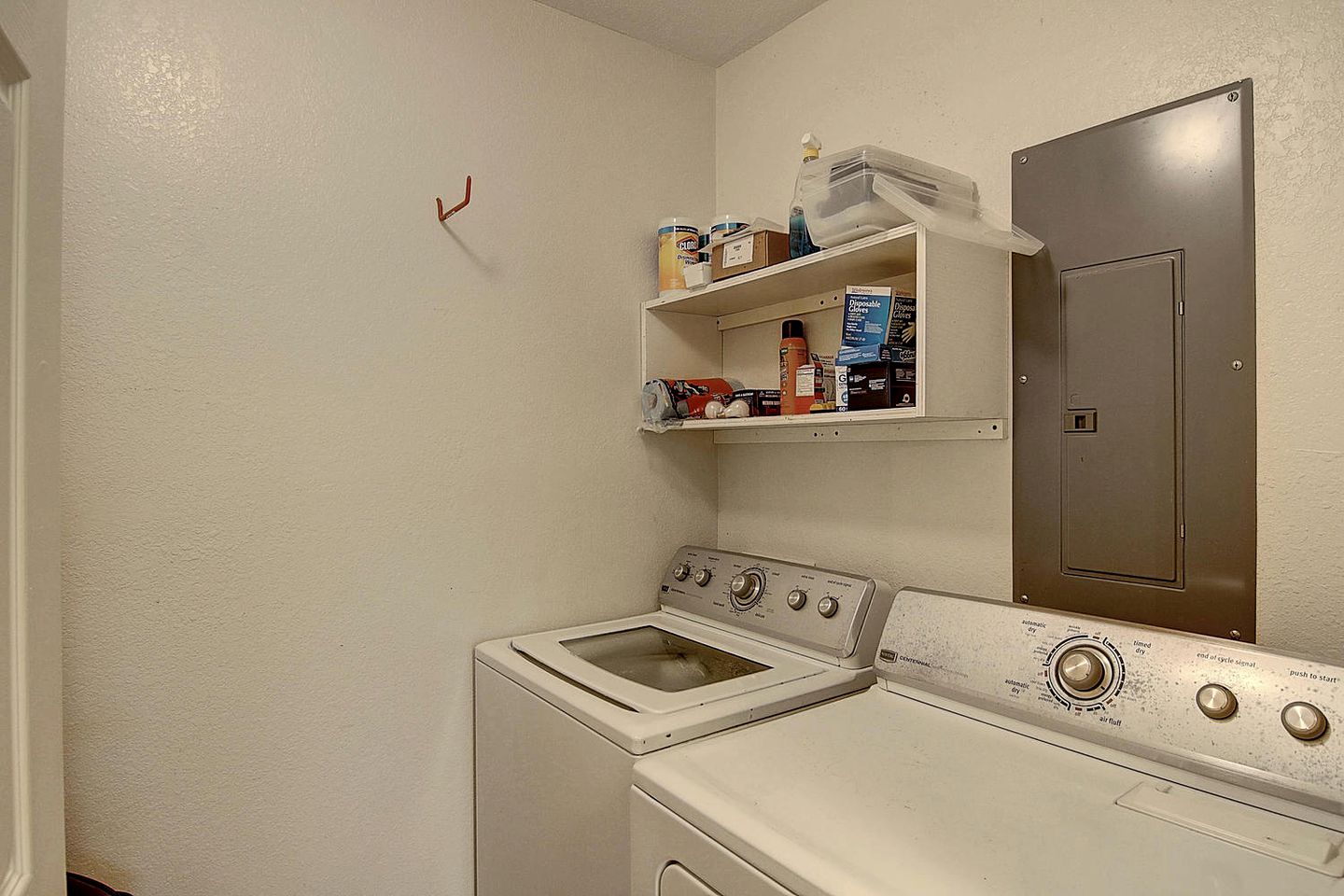 Family Style Fishing Cabin with Porch and Grill Perfect for Group Getaways on the Conn Brown Harbour, Aransas Pass Texas