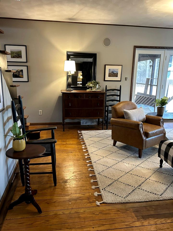 Beautiful Farm House for Unforgettable Group Vacations in Greenwood, Wisconsin