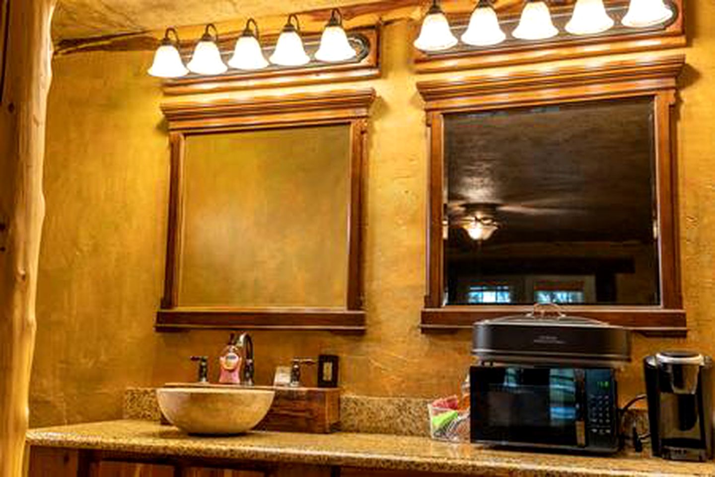 Rustic Wheelchair Accessible Room for a Glamping Escape in a Texan Nature Lodge
