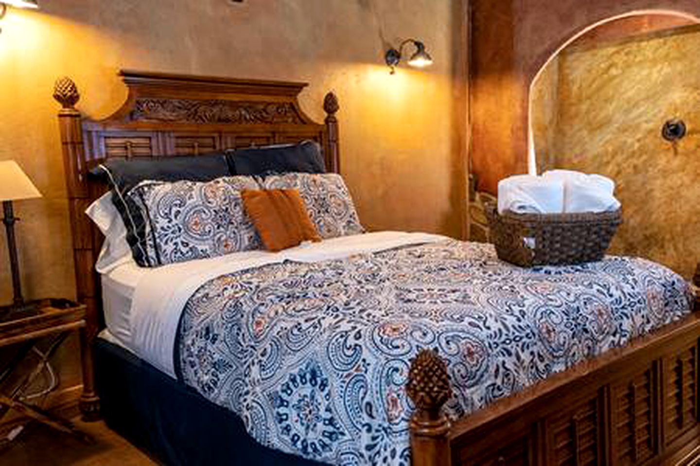 Rustic Wheelchair Accessible Room for a Glamping Escape in a Texan Nature Lodge