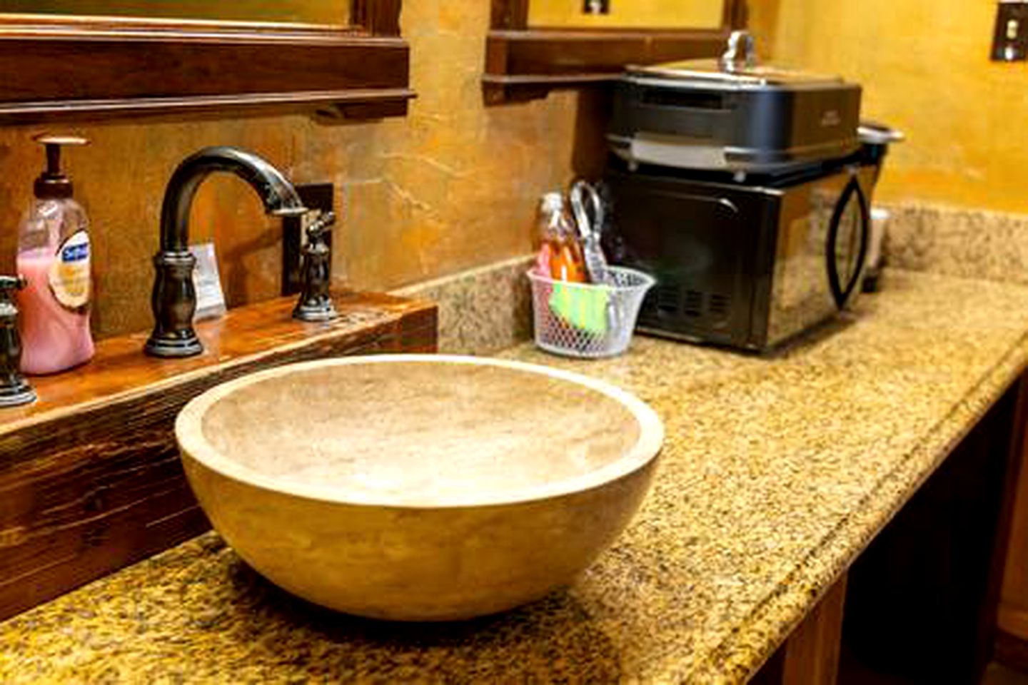 Rustic Wheelchair Accessible Room for a Glamping Escape in a Texan Nature Lodge
