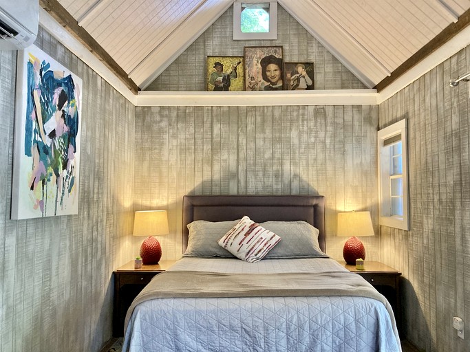 Farm Stand Cottage, Cottages, Weaverville, United States of America