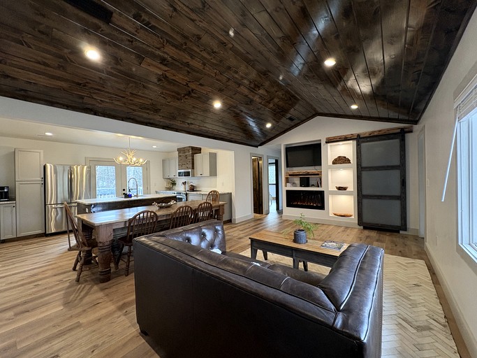 Spacious and Luxurious Farmhouse with Private Hot Tub and Game Room, Perfect for a Weekend Escape from Asheville
