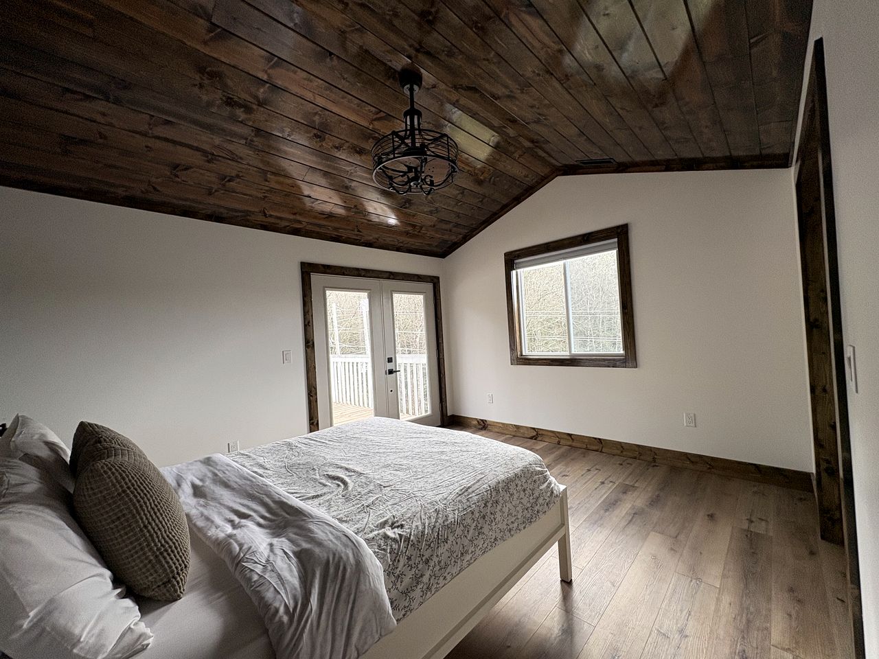 Spacious and Luxurious Farmhouse with Private Hot Tub and Game Room, Perfect for a Weekend Escape from Asheville