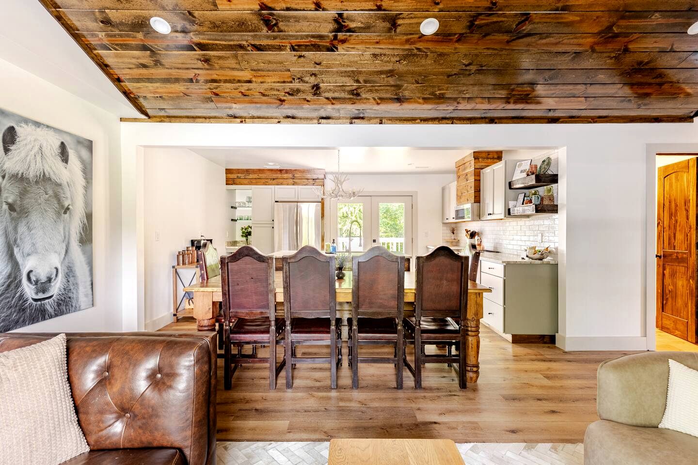 Enchanting Vacation Rental Farmhouse Embraced by Majestic Mountains near the Sparkling River in Lake Toxaway North Carolina