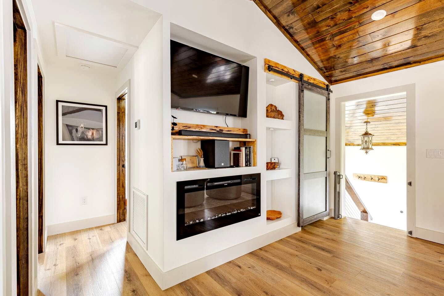 Enchanting Vacation Rental Farmhouse Embraced by Majestic Mountains near the Sparkling River in Lake Toxaway North Carolina
