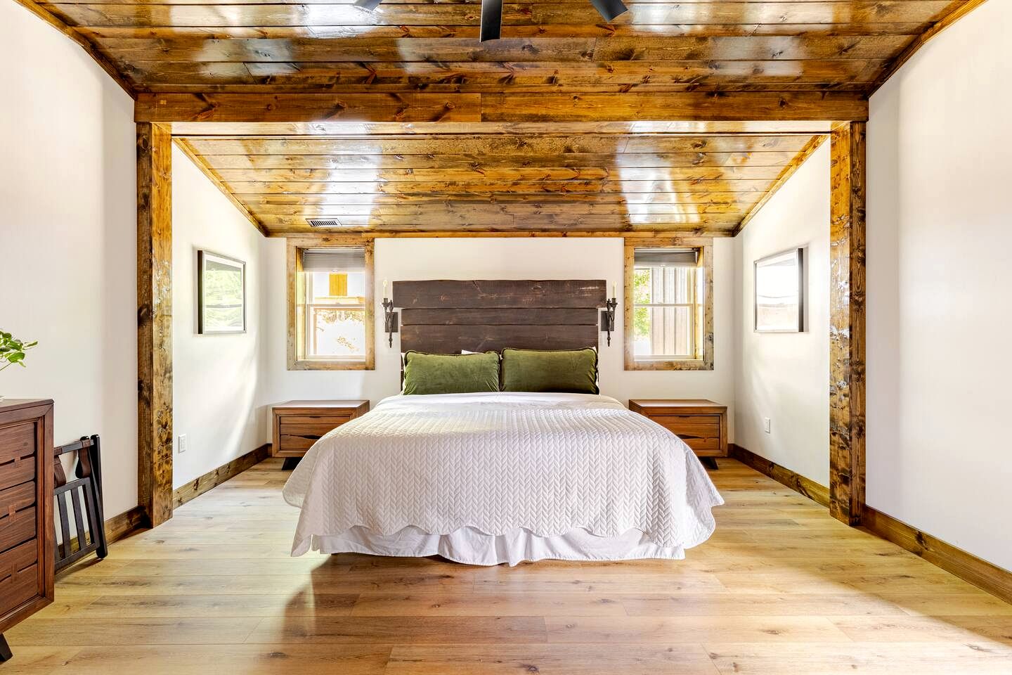 Enchanting Vacation Rental Farmhouse Embraced by Majestic Mountains near the Sparkling River in Lake Toxaway North Carolina