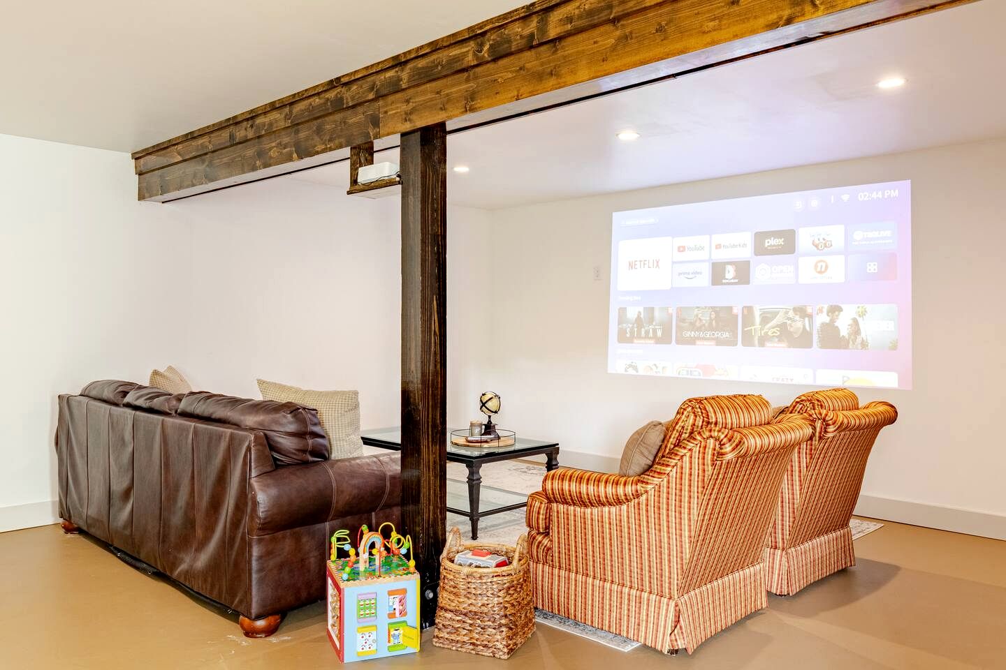 Enchanting Vacation Rental Farmhouse Embraced by Majestic Mountains near the Sparkling River in Lake Toxaway North Carolina