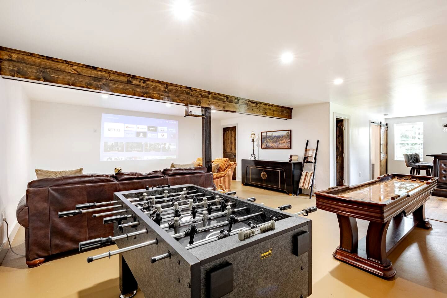 Enchanting Vacation Rental Farmhouse Embraced by Majestic Mountains near the Sparkling River in Lake Toxaway North Carolina