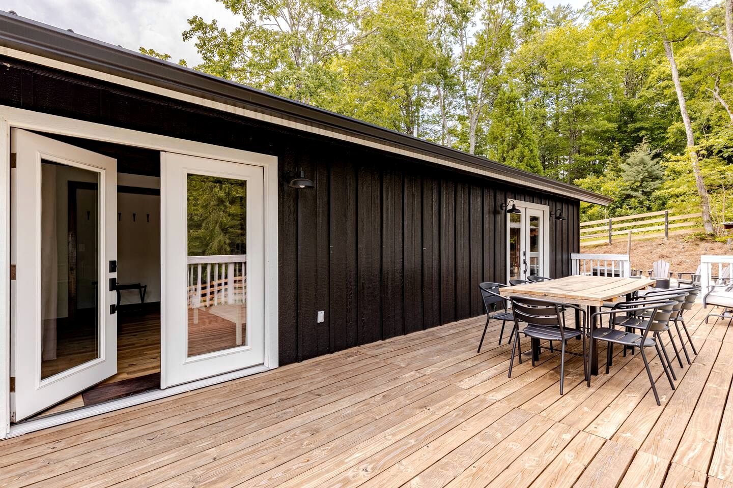 Enchanting Vacation Rental Farmhouse Embraced by Majestic Mountains near the Sparkling River in Lake Toxaway North Carolina
