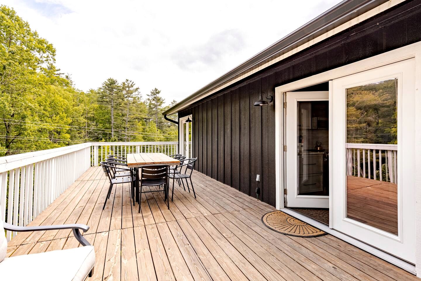 Enchanting Vacation Rental Farmhouse Embraced by Majestic Mountains near the Sparkling River in Lake Toxaway North Carolina
