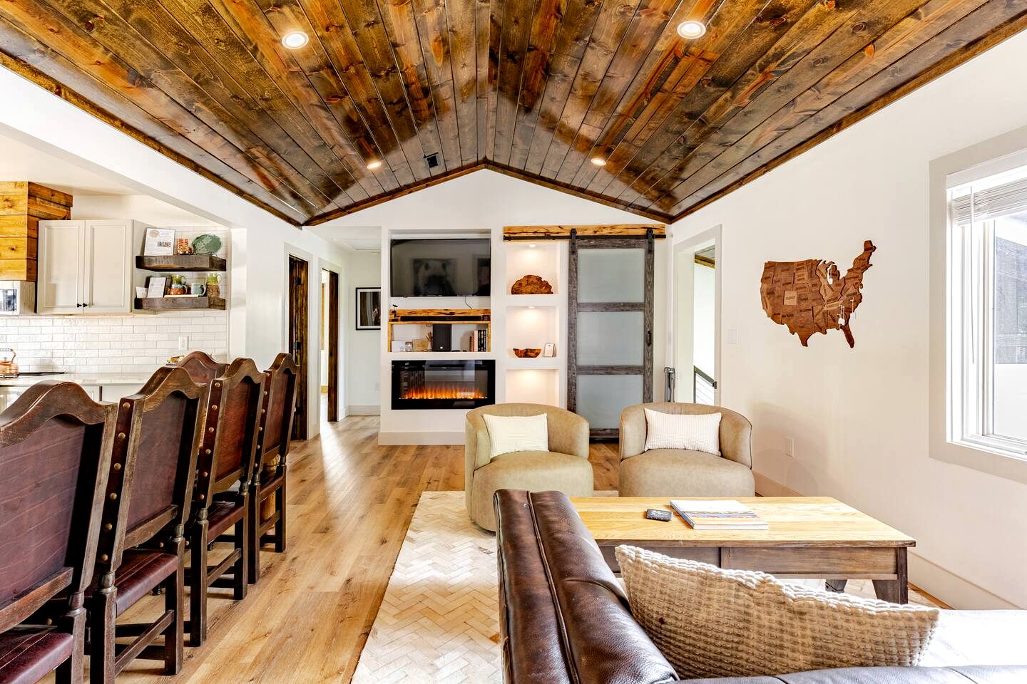 Enchanting Vacation Rental Farmhouse Embraced by Majestic Mountains near the Sparkling River in Lake Toxaway North Carolina
