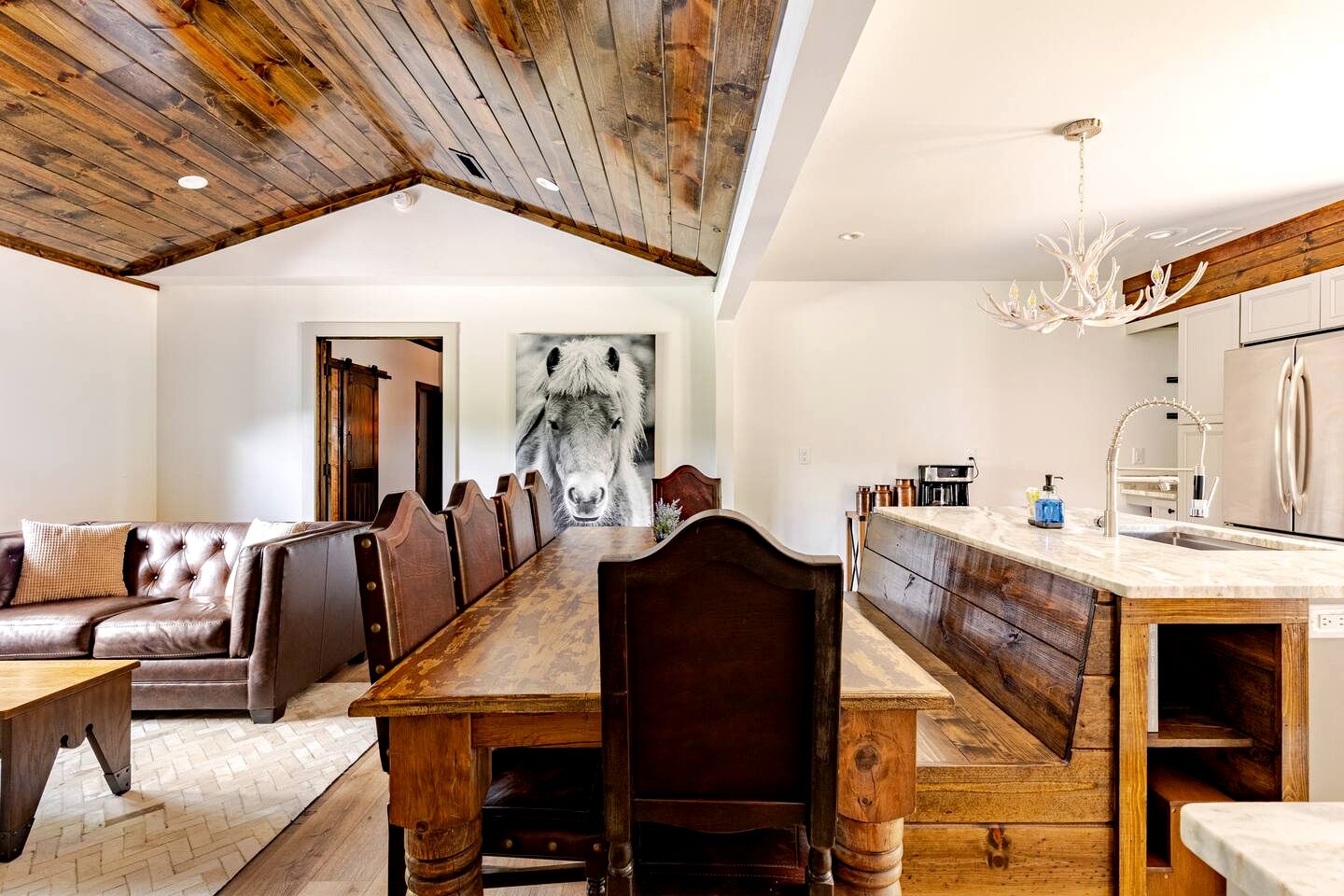 Enchanting Vacation Rental Farmhouse Embraced by Majestic Mountains near the Sparkling River in Lake Toxaway North Carolina