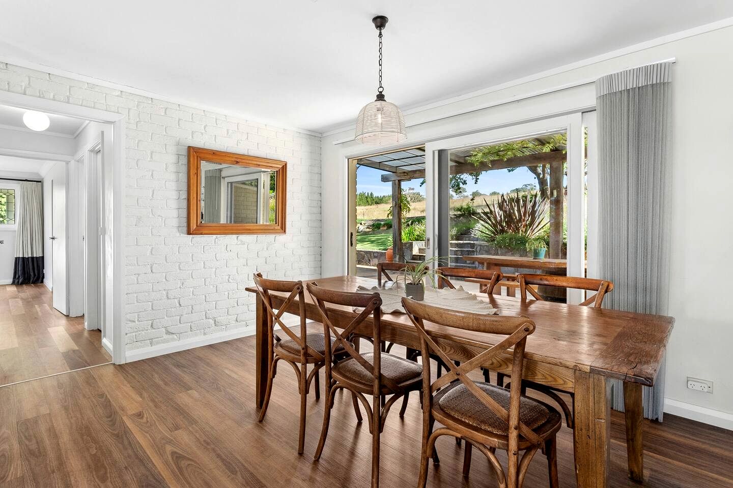 Tranquil Countryside Retreat with Private Guest Cottage near Canberra in Carwoola, Australia