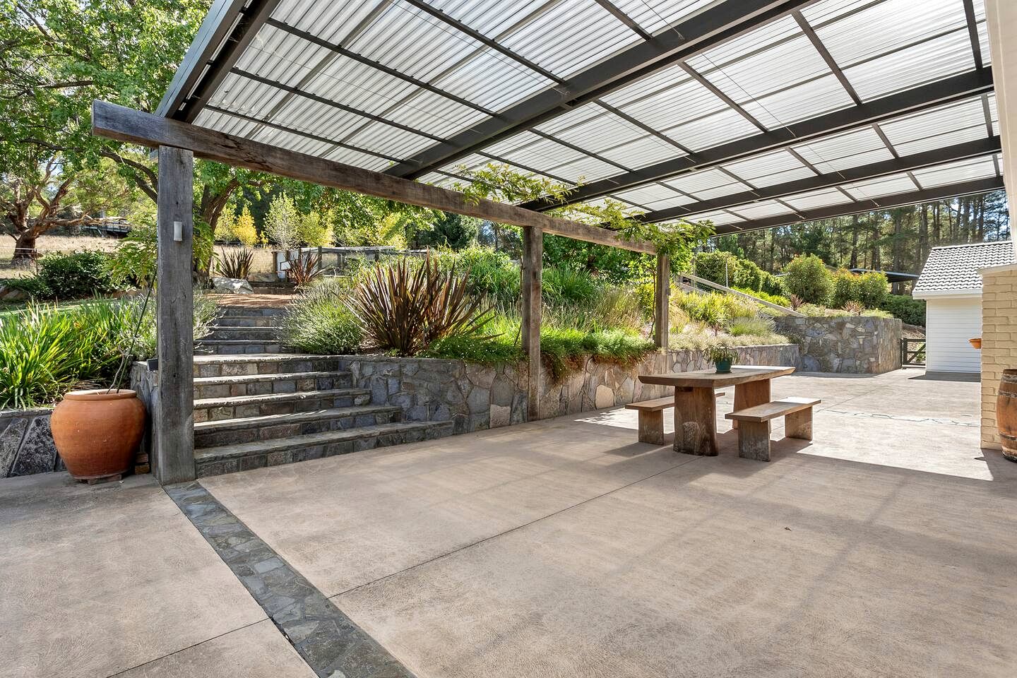 Tranquil Countryside Retreat with Private Guest Cottage near Canberra in Carwoola, Australia