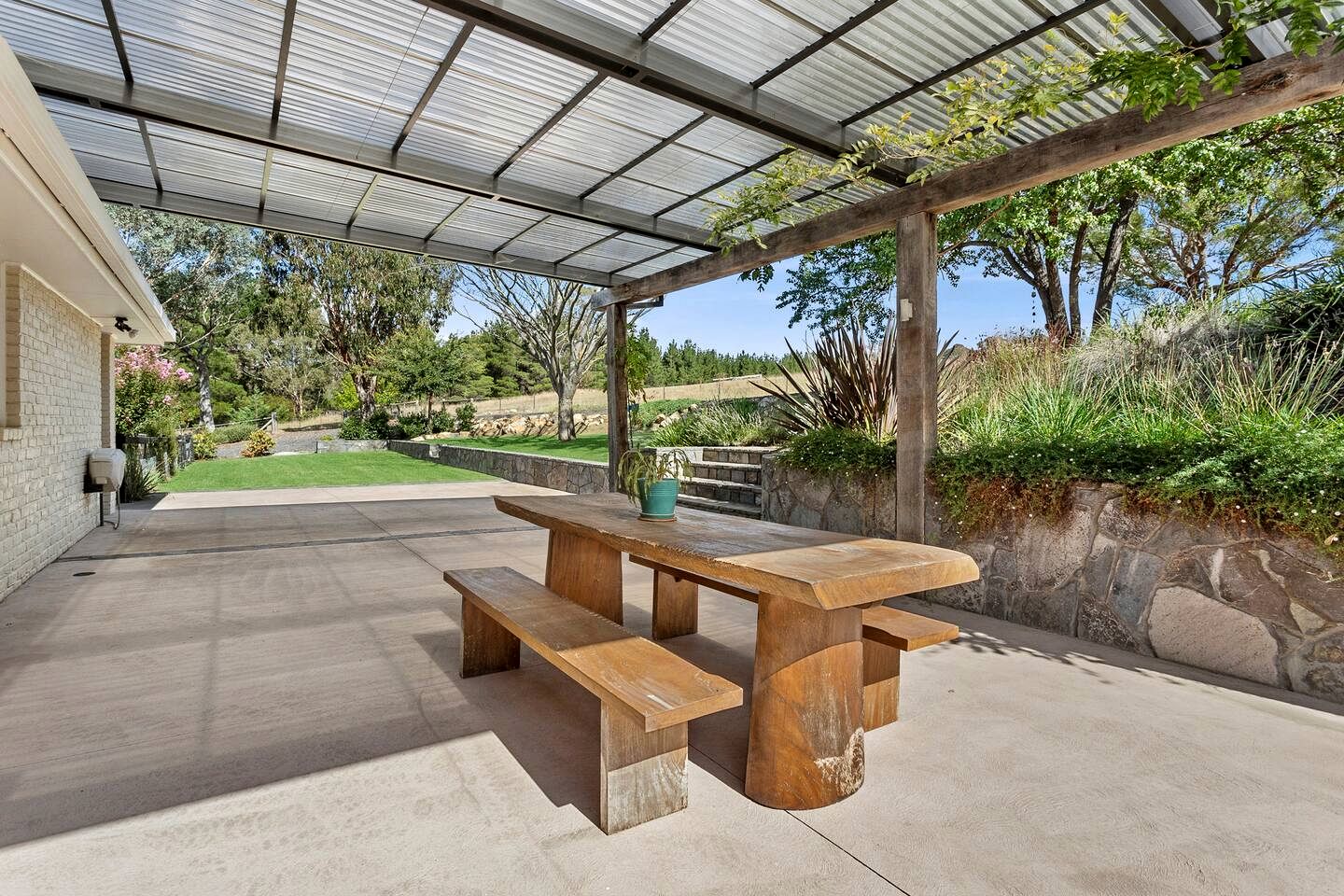 Tranquil Countryside Retreat with Private Guest Cottage near Canberra in Carwoola, Australia