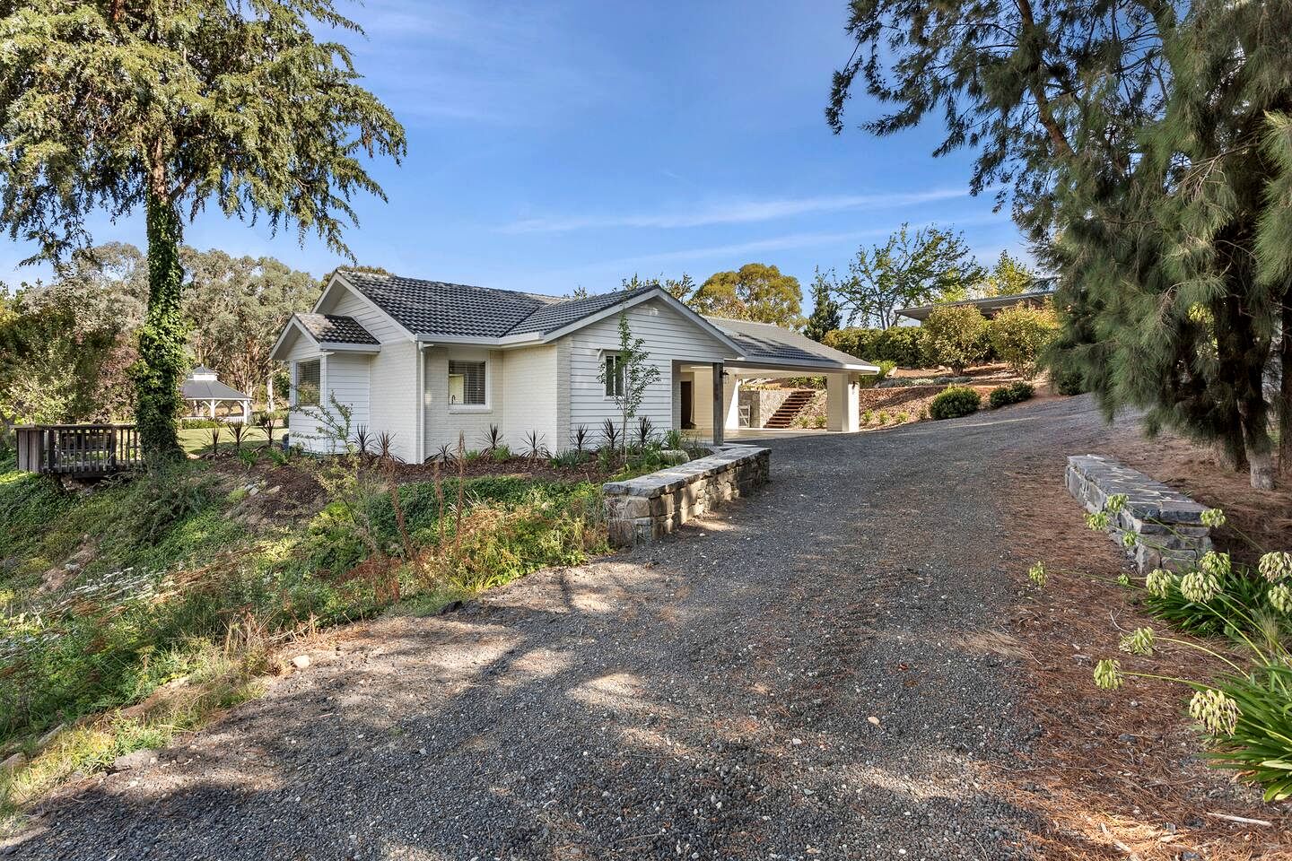 Tranquil Countryside Retreat with Private Guest Cottage near Canberra in Carwoola, Australia