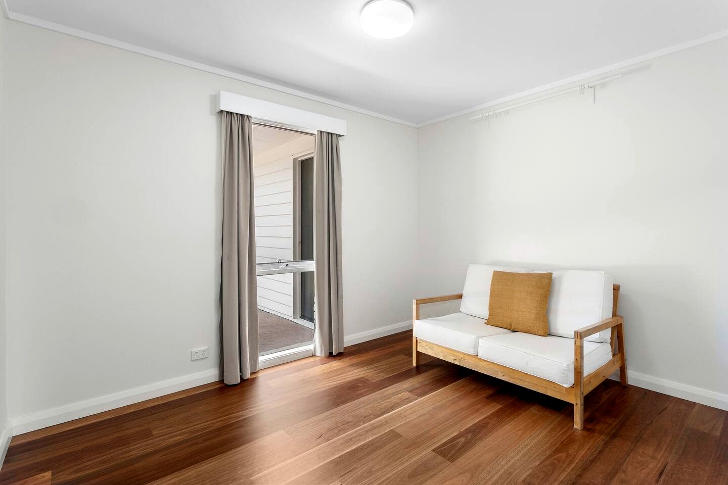 Tranquil Countryside Retreat with Private Guest Cottage near Canberra in Carwoola, Australia