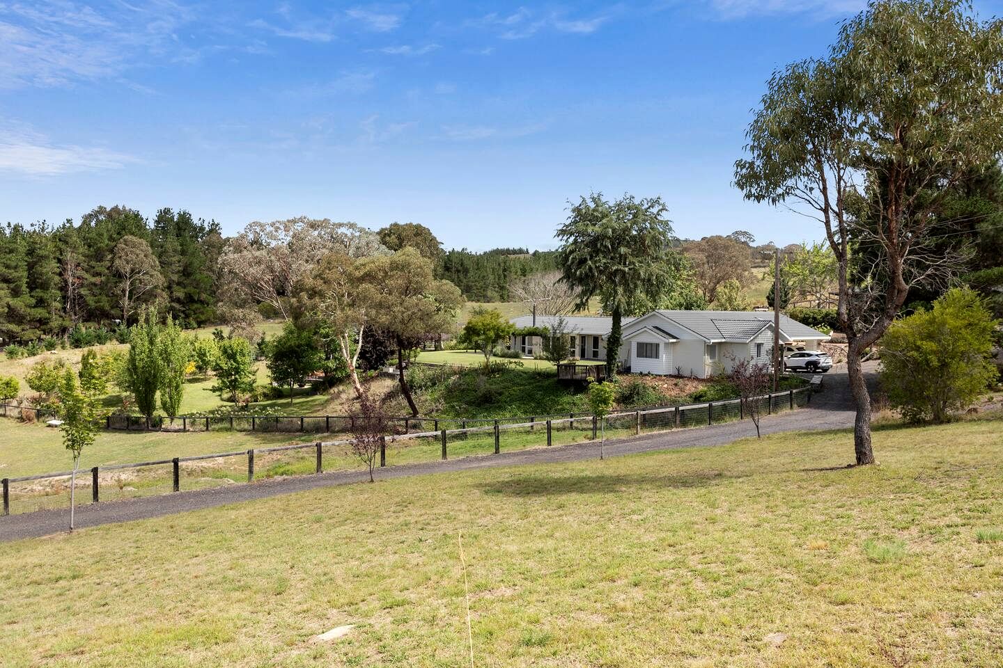 Tranquil Countryside Retreat with Private Guest Cottage near Canberra in Carwoola, Australia