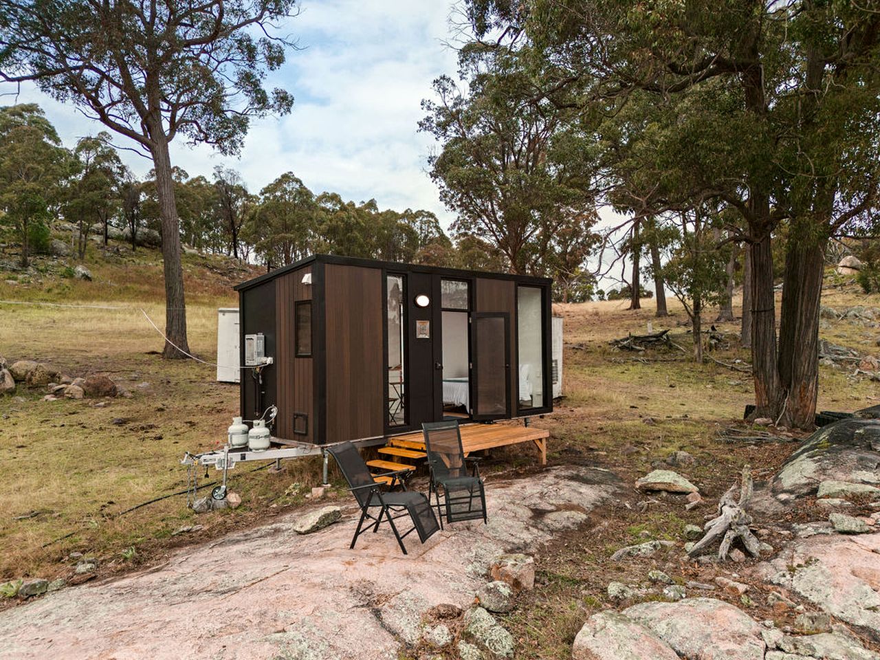 Farm Tiny House Stay Well Equipped in Deepwater, Queensland