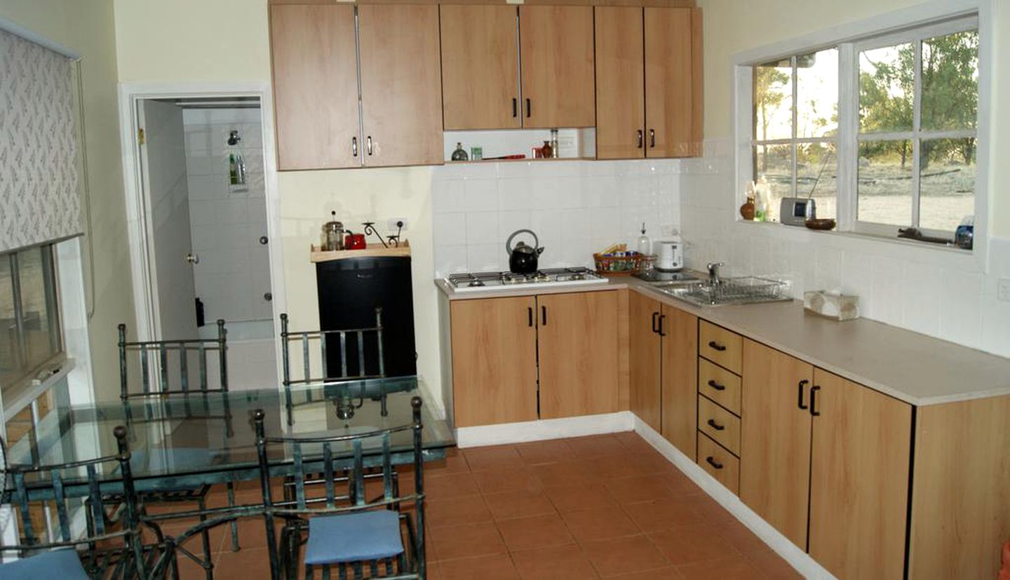 Eco-Friendly Country Cottage on Horse Farm near Baringhup, Victoria