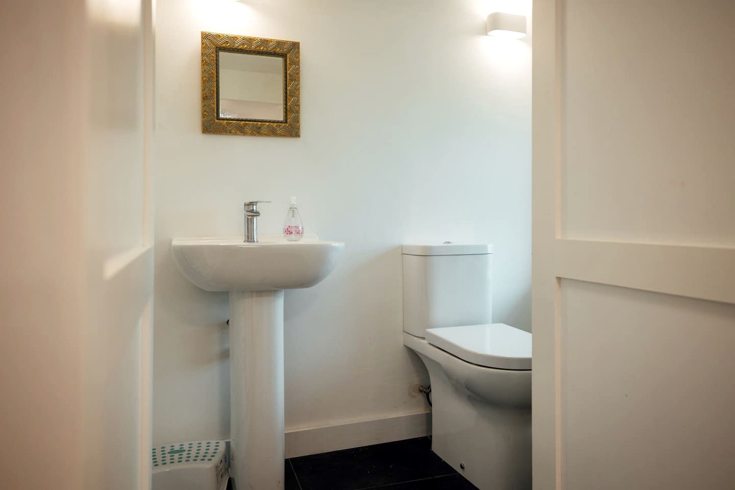 Charming Renovated Farmhouse with Billiard Room & Annex near Pembrokeshire Coast, Wales