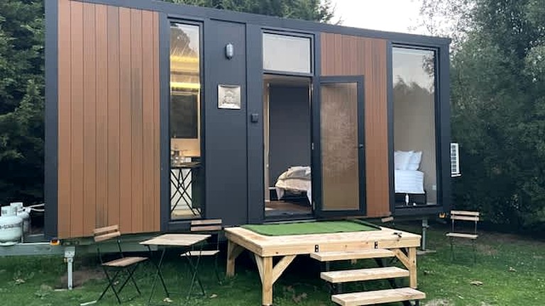 Fully Equipped Tiny House Perfect for an Intimate Getaway in Victoria