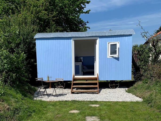 Amazing shepherd's hut rental for two to go glamping in Wales