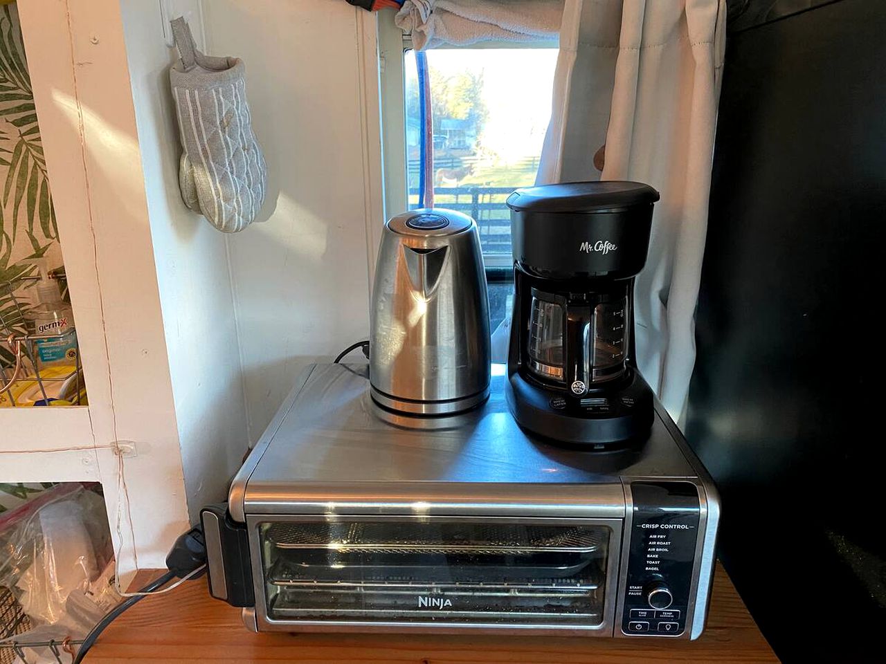 Eccentric Converted Bus, Perfect for a Tennessee Vacation