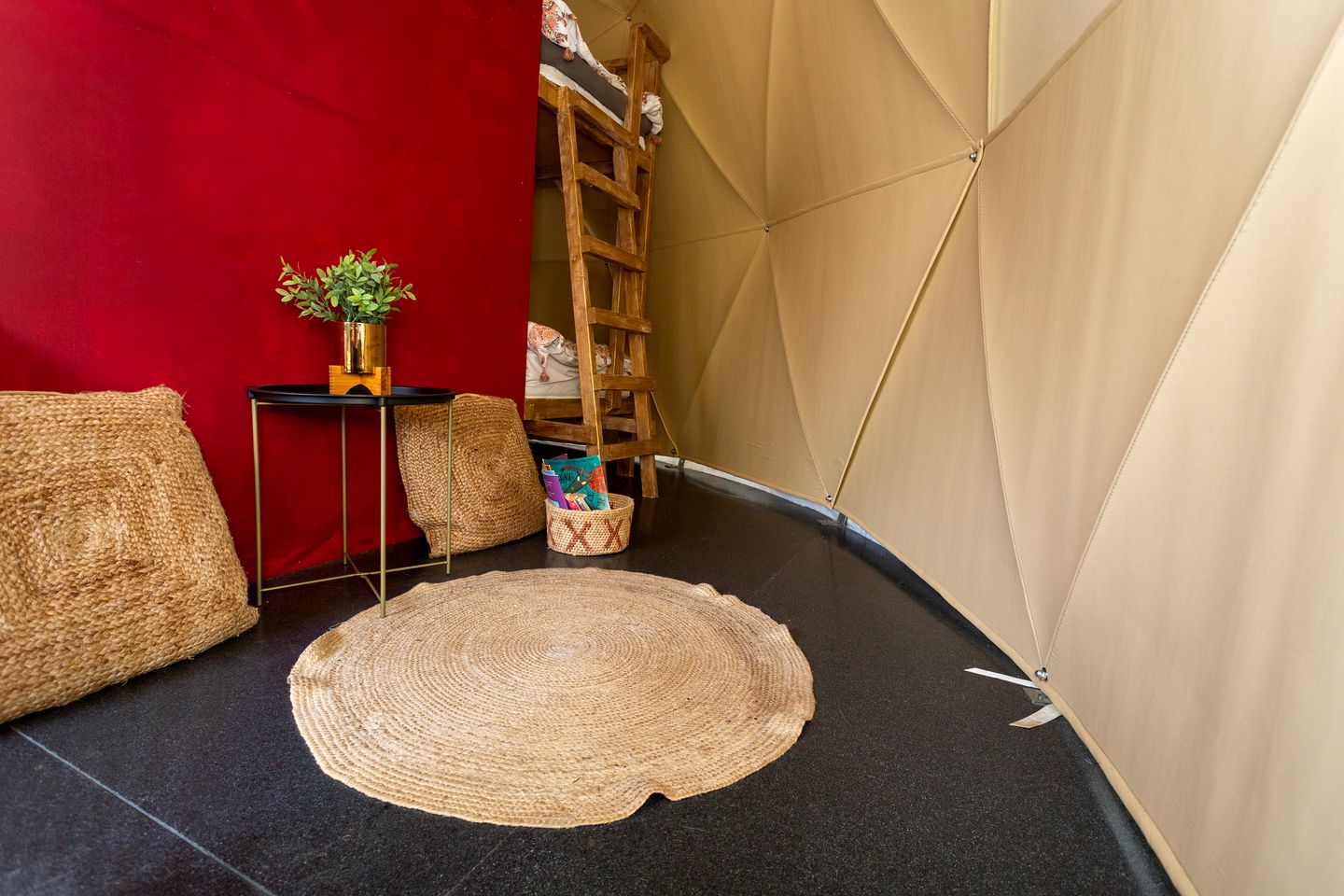 Luxury Geodesic Dome with Private Garden and Barbecue, Perfect for a Weekend Getaway near Somerset, England