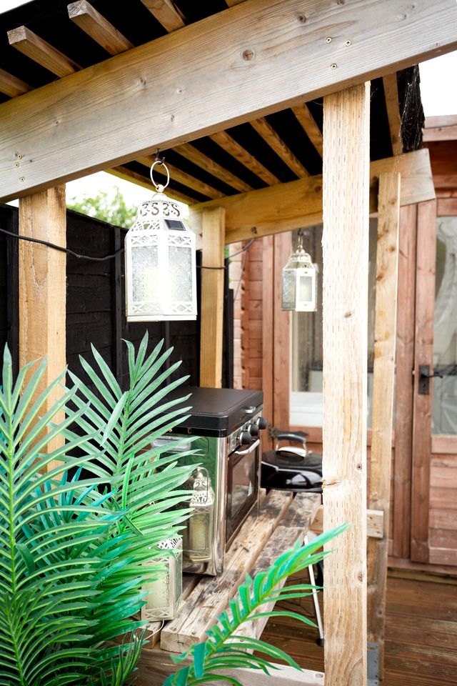 Luxury Geodesic Dome with Private Garden and Barbecue, Perfect for a Weekend Getaway near Somerset, England