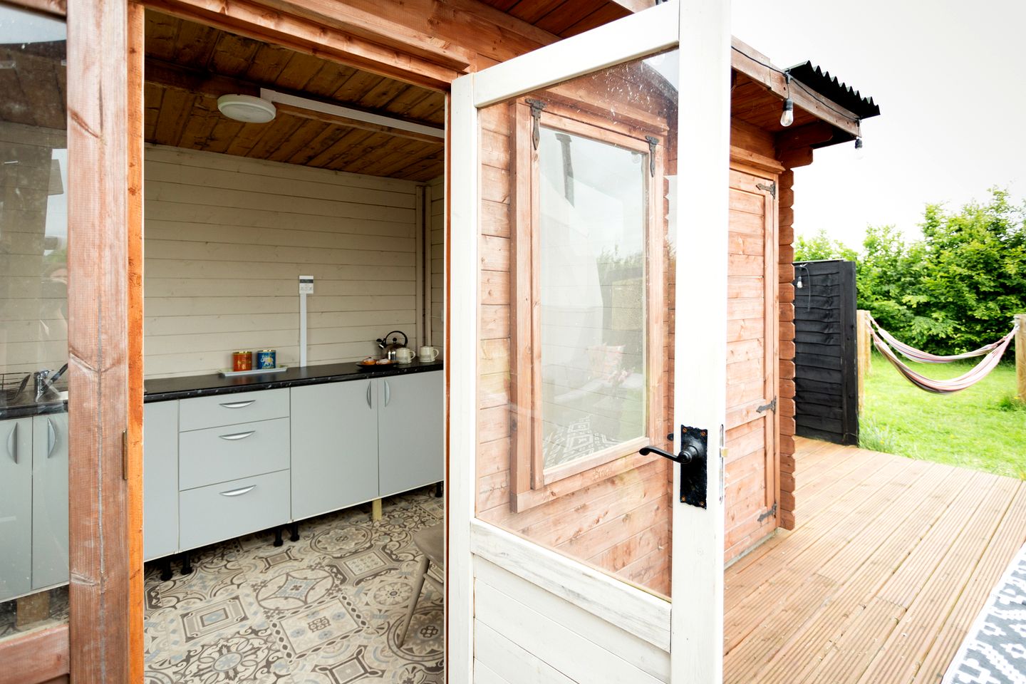 Luxury Geodesic Dome with Private Garden and Barbecue, Perfect for a Weekend Getaway near Somerset, England