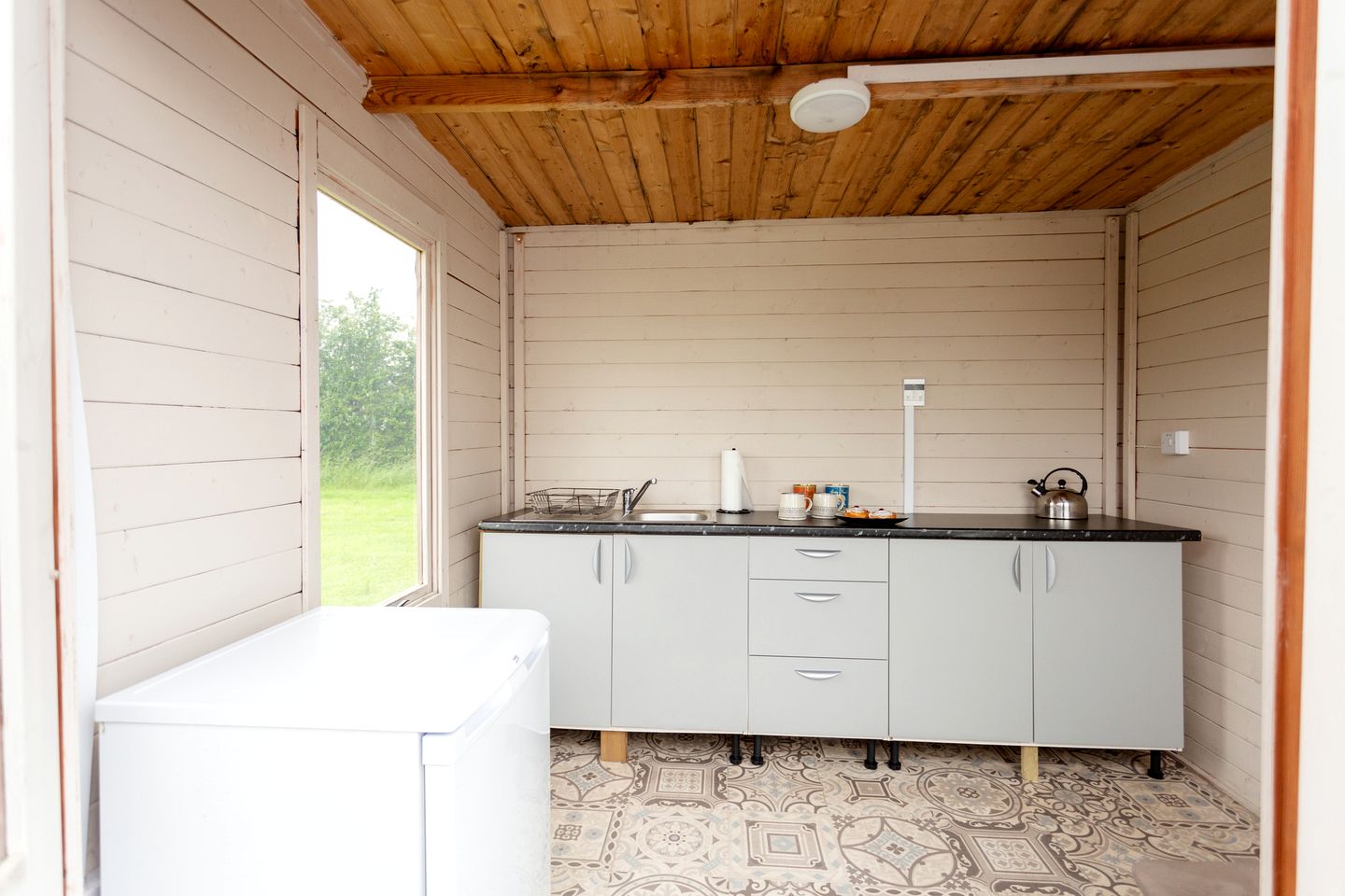 Luxury Geodesic Dome with Private Garden and Barbecue, Perfect for a Weekend Getaway near Somerset, England