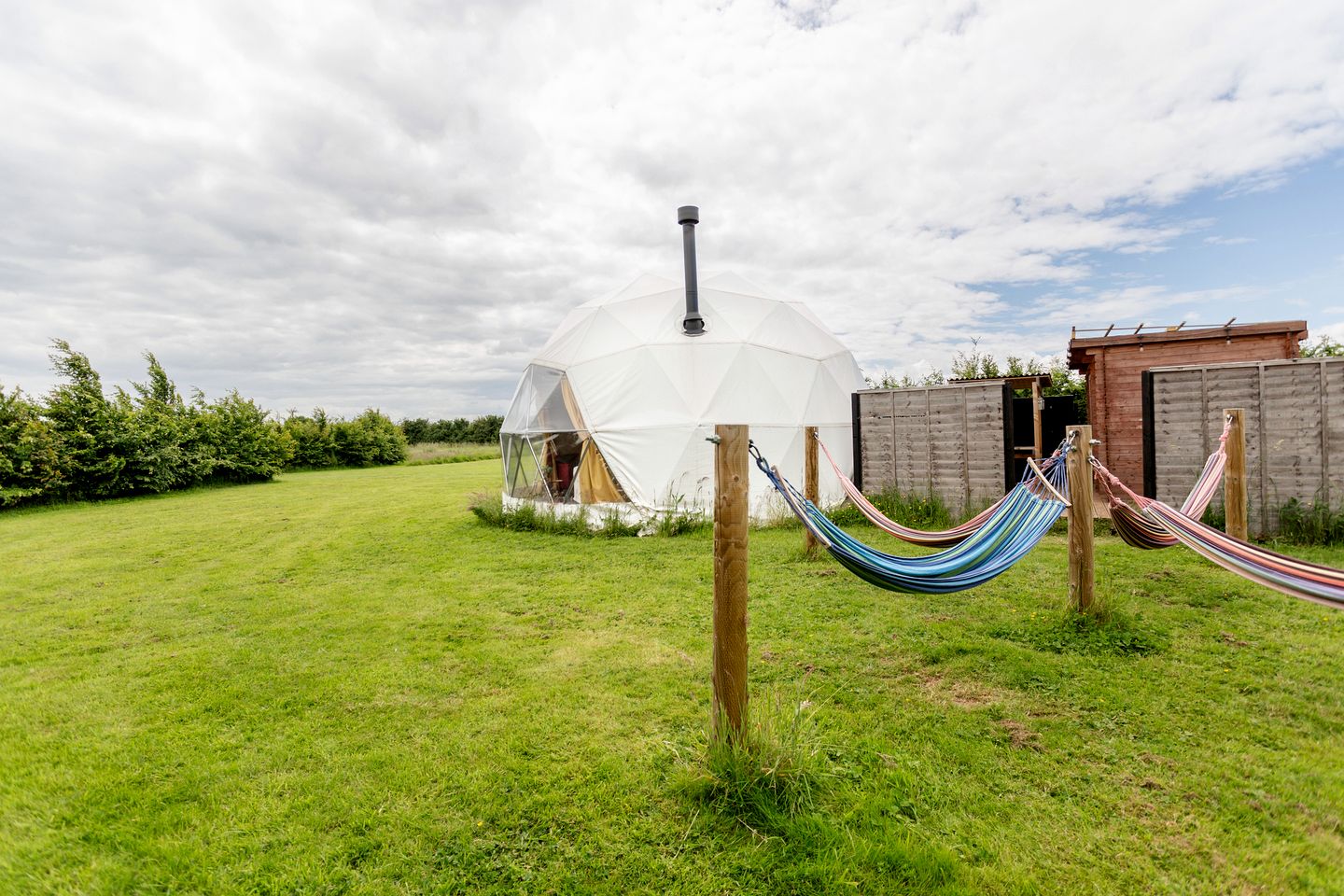 Luxury Geodesic Dome with Private Garden and Barbecue, Perfect for a Weekend Getaway near Somerset, England