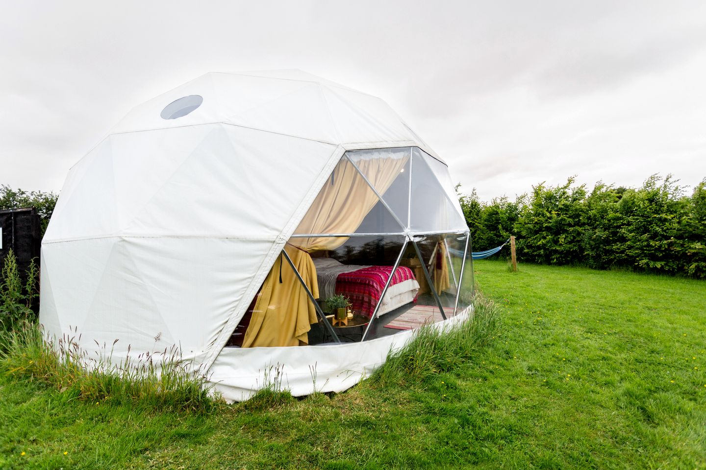 Luxury Geodesic Dome with Private Garden and Barbecue, Perfect for a Weekend Getaway near Somerset, England