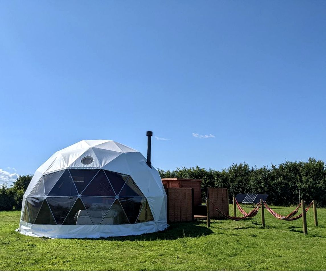 Luxury Geodesic Dome with Private Garden and Barbecue, Perfect for a Weekend Getaway near Somerset, England
