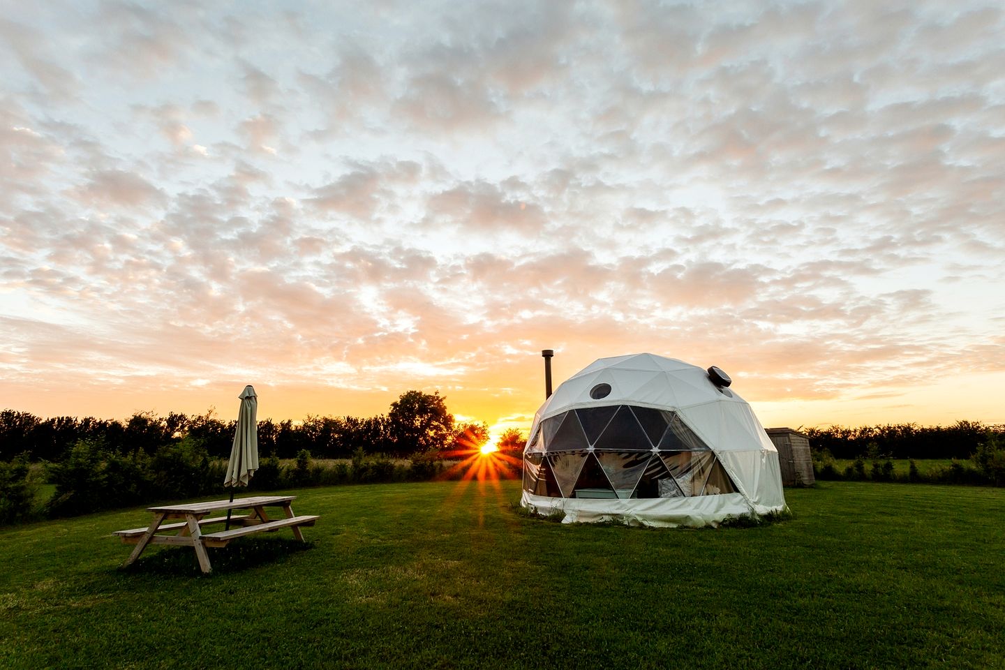 Cozy Geodesic Dome with Wood-Burning Stove and Garden near Somerset, England