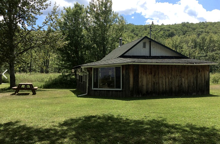 Cabins (Renfrew, Ontario, Canada)