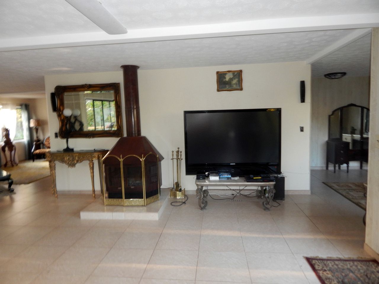 Elegant Suite Rental with a Shared Hot Tub in Fern Forest, Hawaii