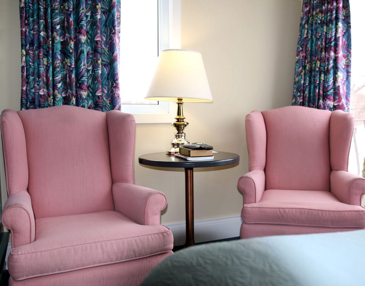 Comfortable Accommodation at a Lakeside Resort in Orillia, Ontario