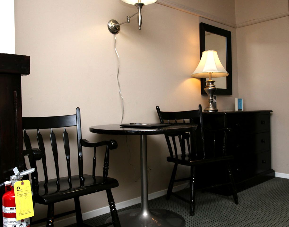 Vacation Accommodation at a Lakeside Resort near Toronto, Ontario