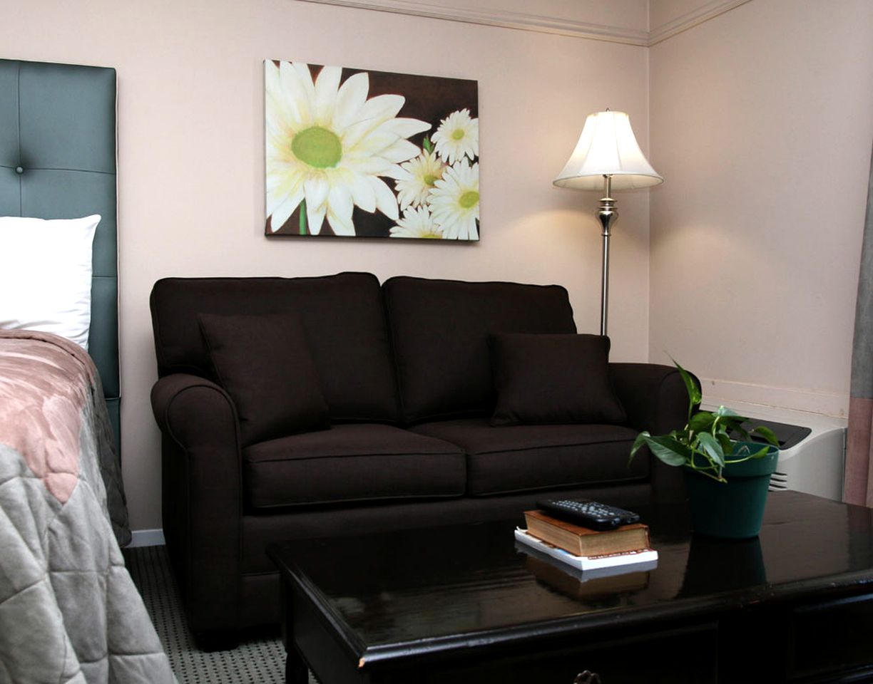 Vacation Accommodation at a Lakeside Resort near Toronto, Ontario