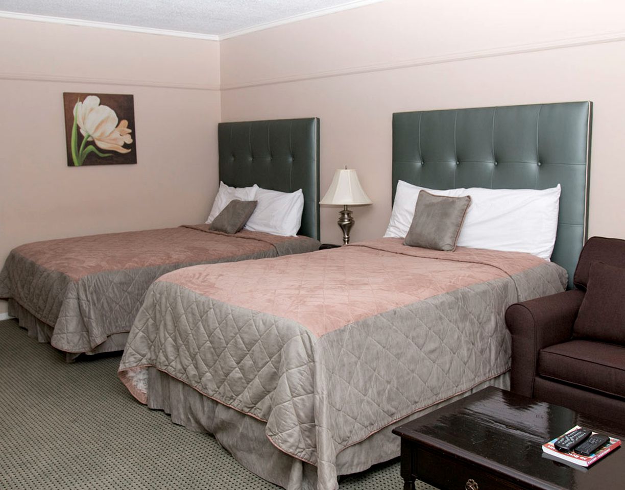 Vacation Accommodation at a Lakeside Resort near Toronto, Ontario