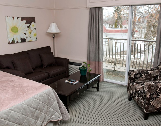 Nature Lodges (Orillia, Ontario, Canada)